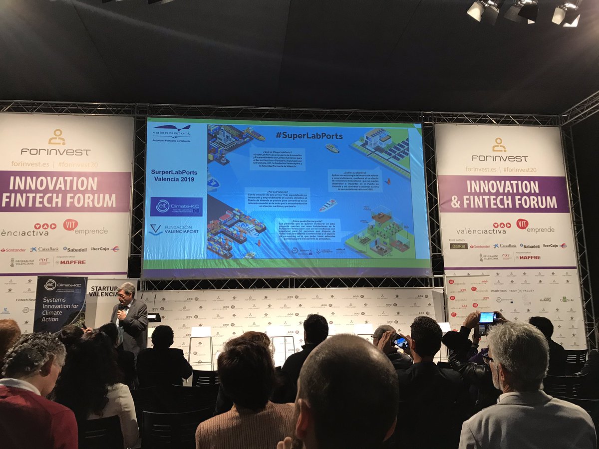 ClimateKICspain's tweet photo. El #PuertodeValencia muestra sus datos de actividad y su estrategia para compensar su #impactoclimatico y la creación conjunta del #SuperLabPorts un espacio de #innovacion y #emprendimiento en el entorno portuario con @ClimateKICspain https://t.co/QKiikDjSRK