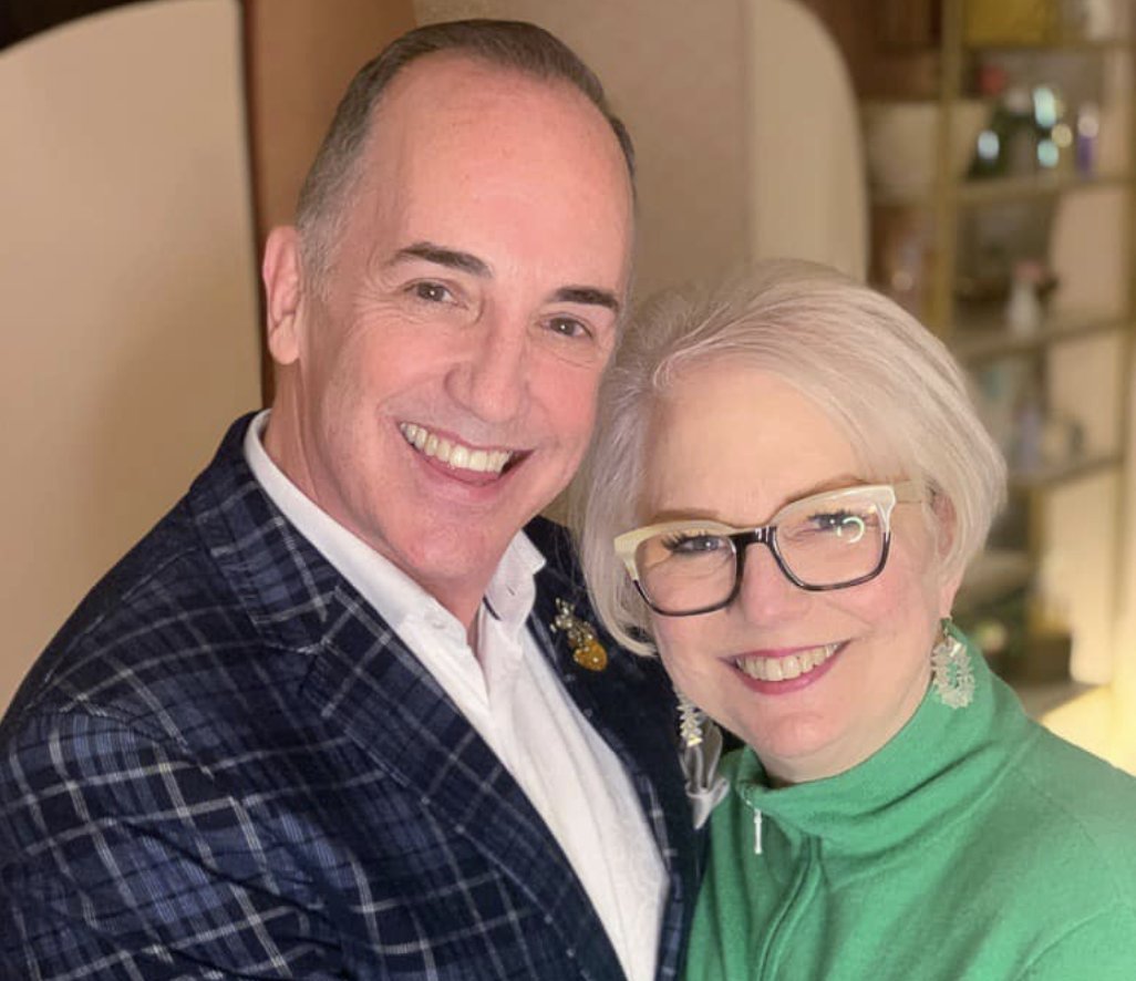 tkpleslie's tweet photo. I'm having such a great time here at the @DesignInflConf -- and was especially happy to have a little one on one time with Michael Bauer of @DallasMarket late yesterday. 

Michael is beloved by all designers here in Texas who know him, and by me. 

#designinfluencerscon https://t.co/zA54C1RQBp