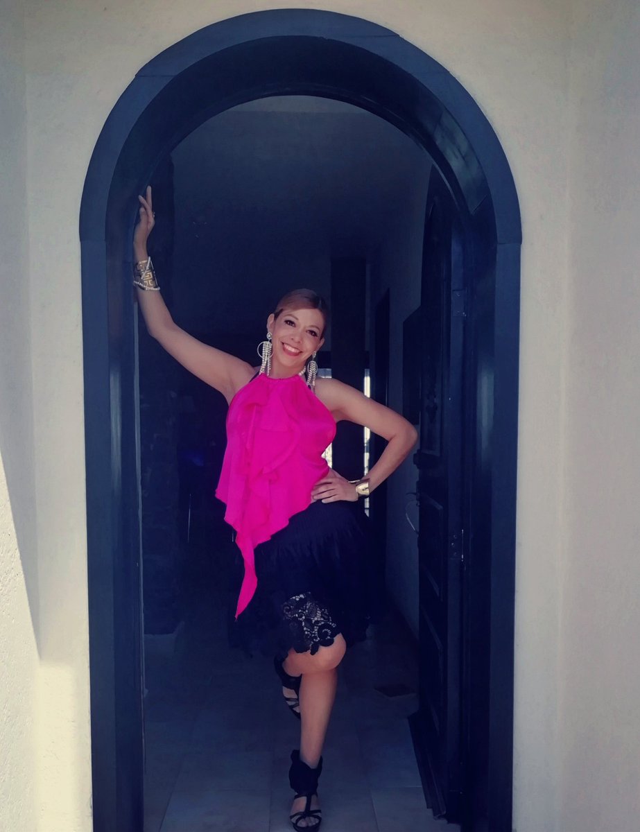 DiosThelma's tweet photo. Instantes antes de entrar al programa DE VENUS A MADONNA por @ZBRTVONLINE https://t.co/PLnfydZjh5