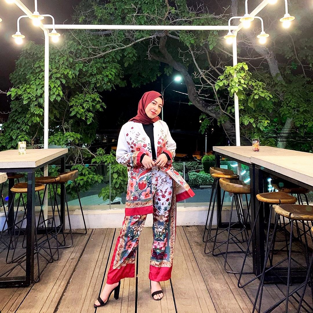 "Happy Girls are the prettiest.."

📸 @ekagstry ✨

#LogoHouse #Peopleatlogohouse