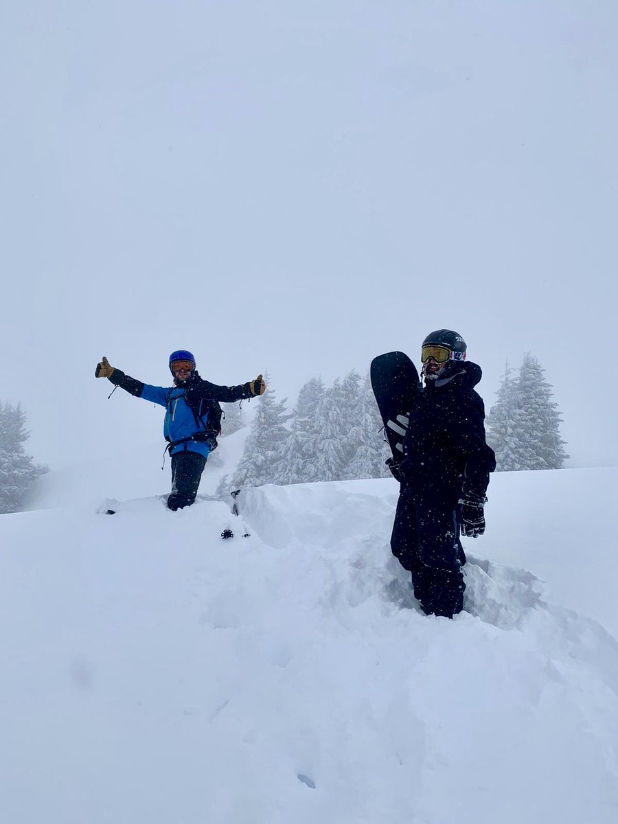 morganjupe's tweet photo. James and Chef Carlos enjoying the powder! ❄️🙌
.
.
.
📸 Driver Rob https://t.co/GtwByjXvm8