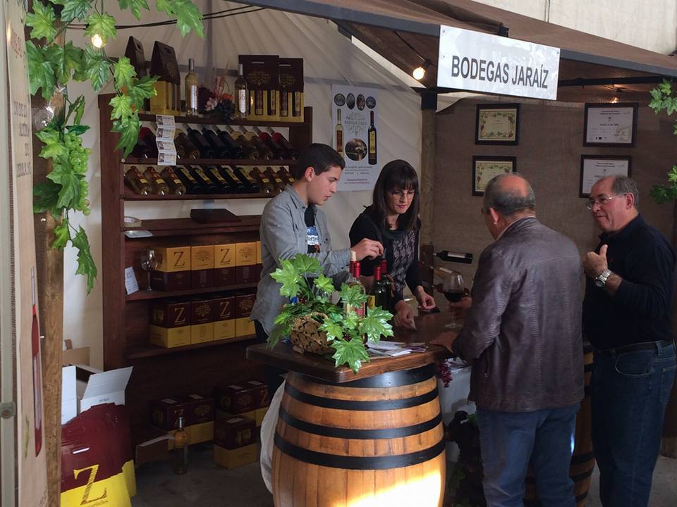 ATUCCAS's tweet photo. ¡"Bodegas Jaraiz" también se une a la #IFeriaDeProductosLocales de #Castril!

Esta empresa de #Galera, elabora vinos de gran calidad bajo la #DO "Vinos de Calidad de #Granada". 

¡Pruébalos en Castril!

#CastrilTurismoNatural #Gastronomía #MunicipioGastrosaludable https://t.co/xzC8p98VTu