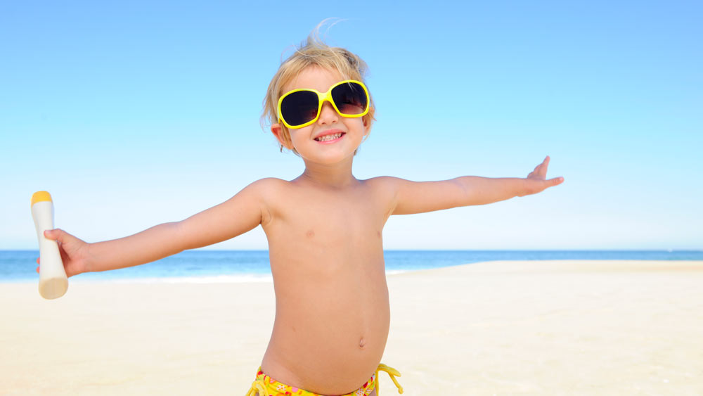 vitanetde's tweet photo. Der Sommer ist endlich da 🏖😎! Aber aufgepasst, unsere Kleinsten müssen besonders gegen die Sonne und Hitze geschützt werden. Hier findet Ihr Tipps. 🌞👶>>https://t.co/JXvDlcX7J4
#Sommer #Sonne #Sonnenschutz #Kind #Sonnencreme #Uv #Strahlung #Lichtschutzfaktor #Lichtschutz #LSF https://t.co/t6YOfB9gtV