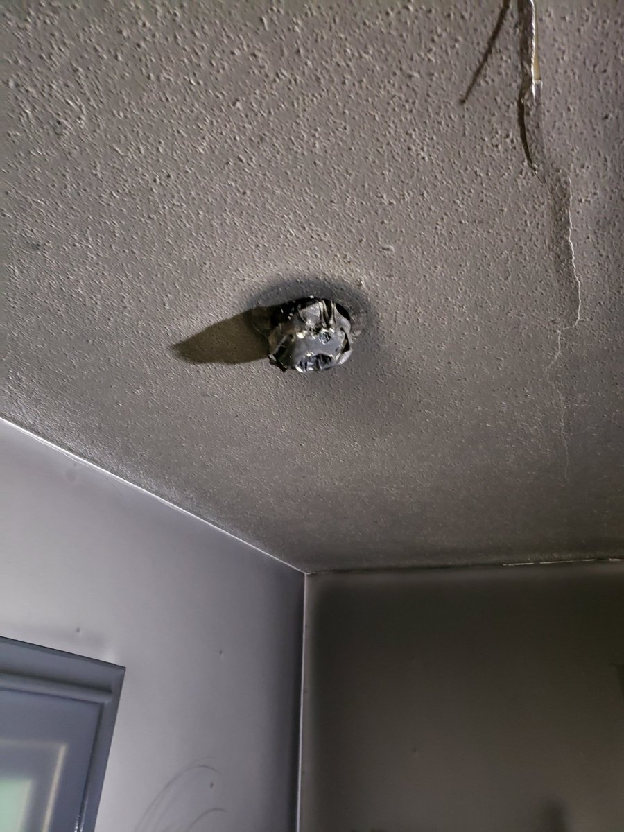 KeeneFire's tweet image. Working fire alarm system with connection to City Municipal Fire Alarm system notifies @KeeneFire of this mornings residential apartment fire.