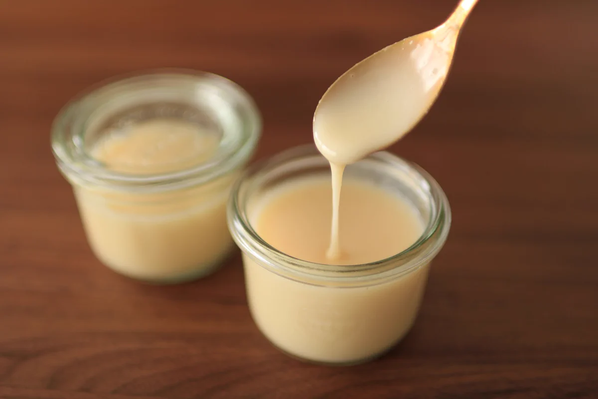 いちごと相性抜群！牛乳とお砂糖だけで作れる自家製練乳の作り方！