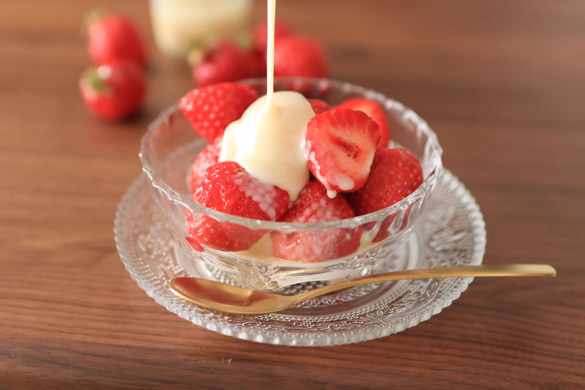 いちごと相性抜群！牛乳とお砂糖だけで作れる自家製練乳の作り方！