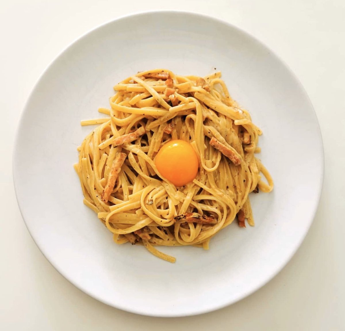 GossipRoomOff's tweet image. Car les pâtes à la carbonara c’est la vie ! 🤤🍝