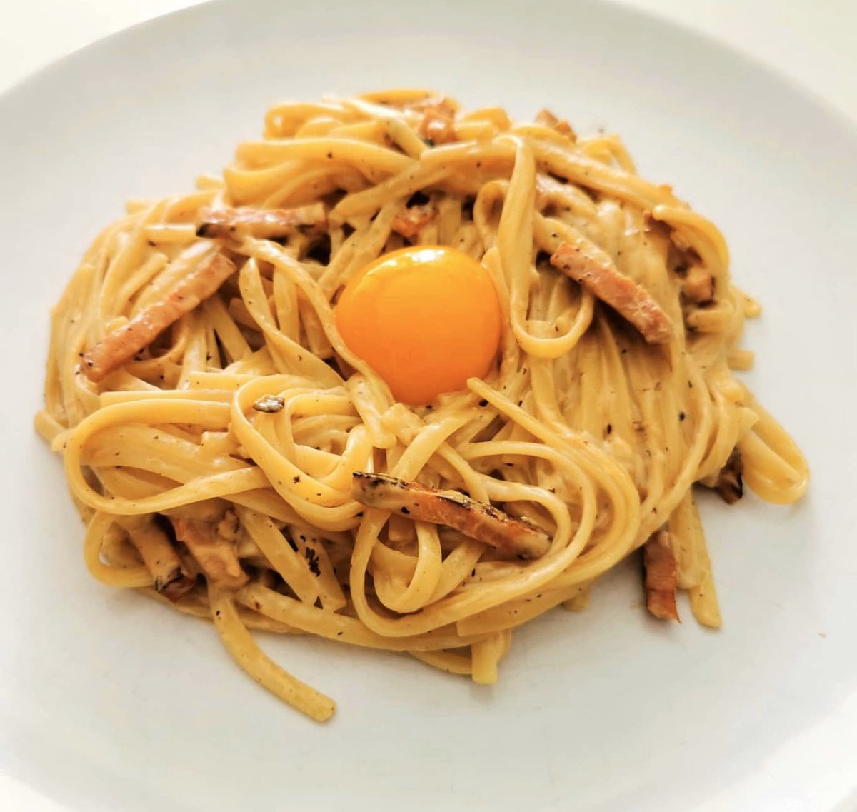 GossipRoomOff's tweet image. Car les pâtes à la carbonara c’est la vie ! 🤤🍝