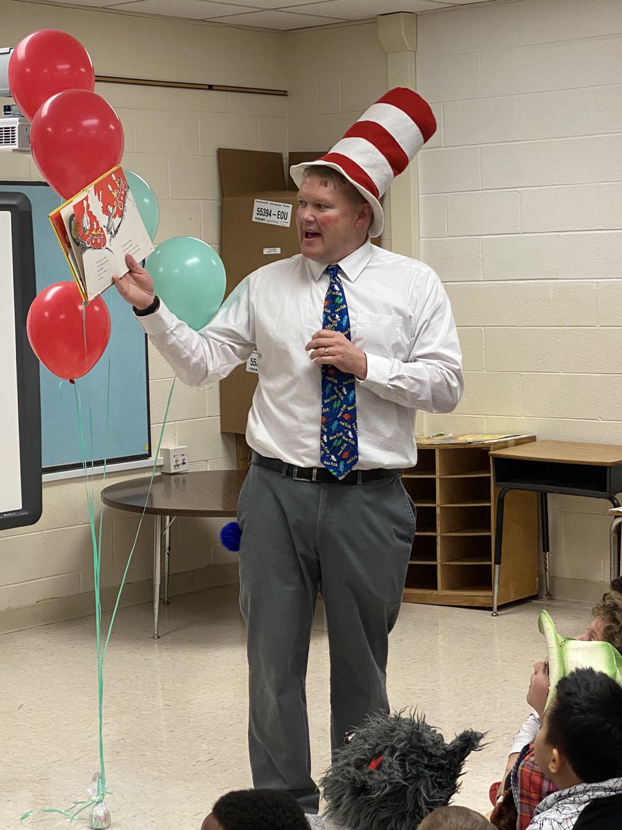 Seusserrific's tweet photo. More Dr. Seuss fun in First!  Thank you guest readers for sharing your favorite stories with us!❤️💙📚@Seusserrific @obgSTARS #gstespride #OneCCPS https://t.co/PFNIbyfmRP
