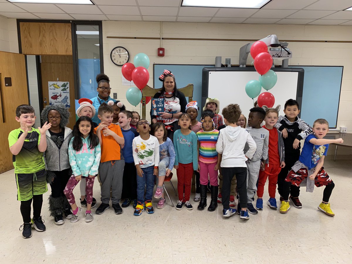 Seusserrific's tweet photo. More Dr. Seuss fun in First!  Thank you guest readers for sharing your favorite stories with us!❤️💙📚@Seusserrific @obgSTARS #gstespride #OneCCPS https://t.co/PFNIbyfmRP