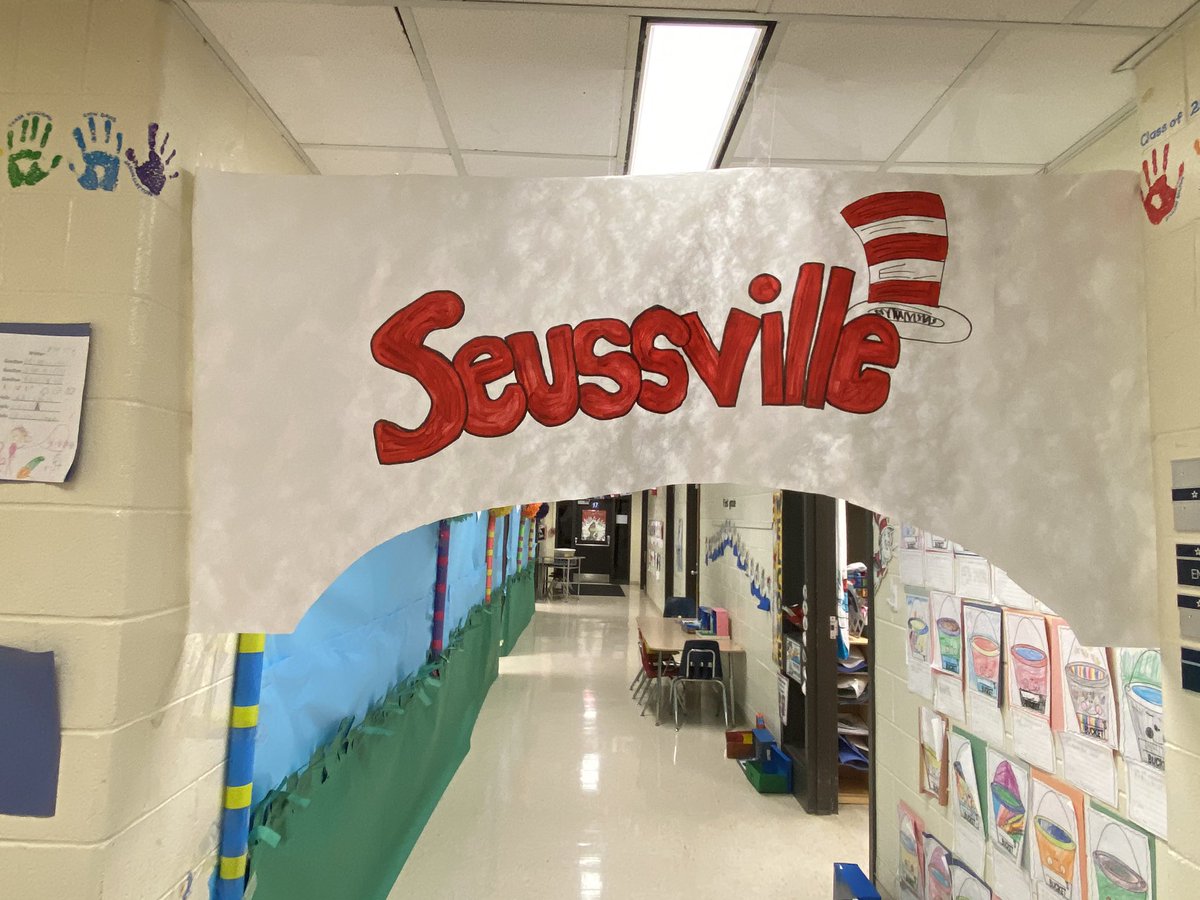 Seusserrific's tweet photo. What a fun day celebrating Dr. Seuss’ Birthday in first grade!  Guest readers, crafts, and snacks....oh my!  @Seusserrific @obgSTARS #gatespride #oneCCPS https://t.co/OnuFZB7WMj