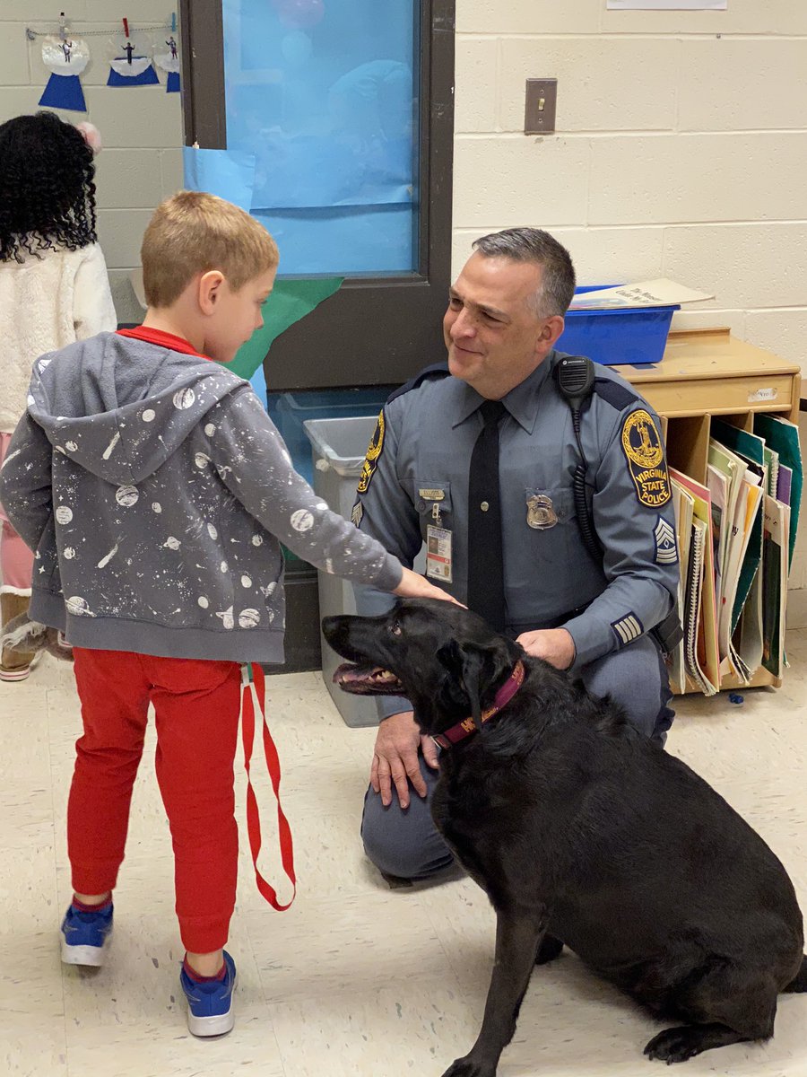 Seusserrific's tweet photo. What a fun day celebrating Dr. Seuss’ Birthday in first grade!  Guest readers, crafts, and snacks....oh my!  @Seusserrific @obgSTARS #gatespride #oneCCPS https://t.co/OnuFZB7WMj