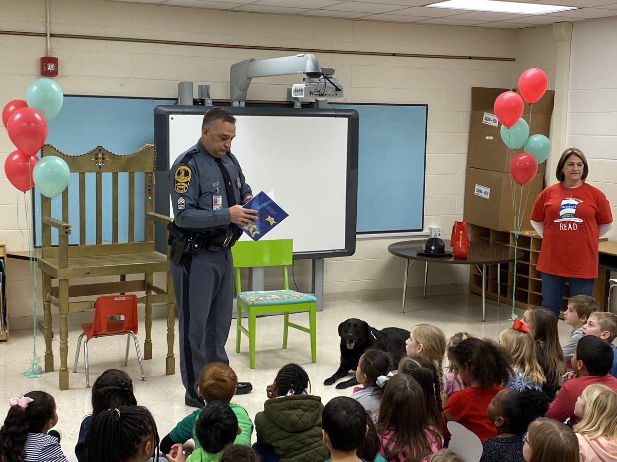 Seusserrific's tweet photo. What a fun day celebrating Dr. Seuss’ Birthday in first grade!  Guest readers, crafts, and snacks....oh my!  @Seusserrific @obgSTARS #gatespride #oneCCPS https://t.co/OnuFZB7WMj