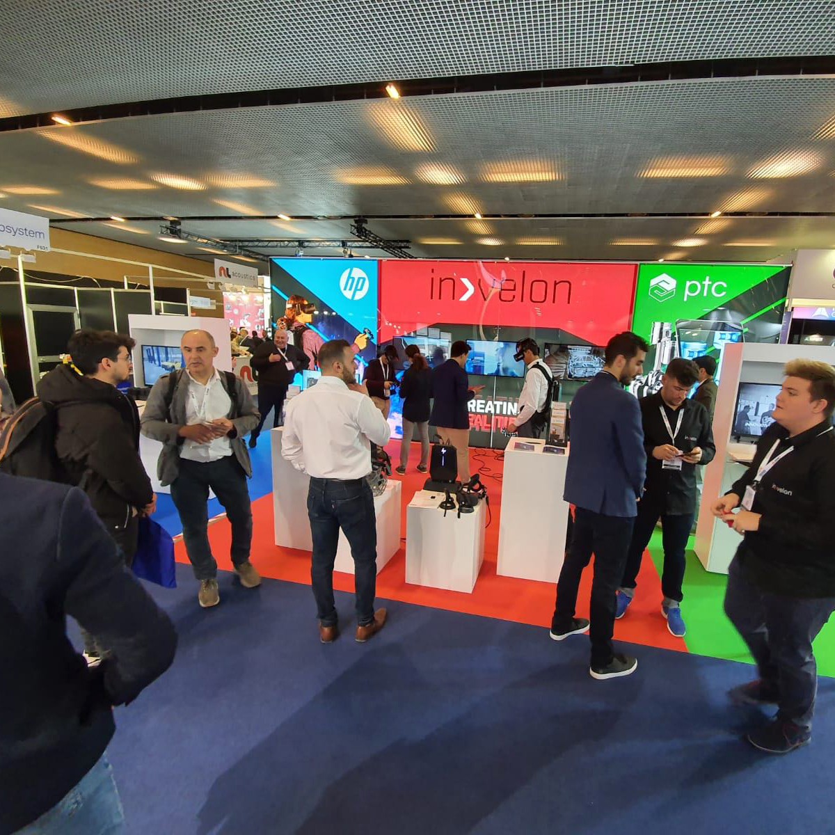 InvelonTech's tweet photo. ¡Ya hemos llegado a #AF2020 con este increíble stand y muy bien acompañados, junto a @HP y #PTC! Visítanos en el 📍 stand F630 desde 📅 hoy martes, 3 de marzo, hasta el jueves, 5 de marzo, y conoce todas las posibilidades y beneficios que puede aportar la #VR y #AR a tu negocio👏 https://t.co/PMf4lnfklg