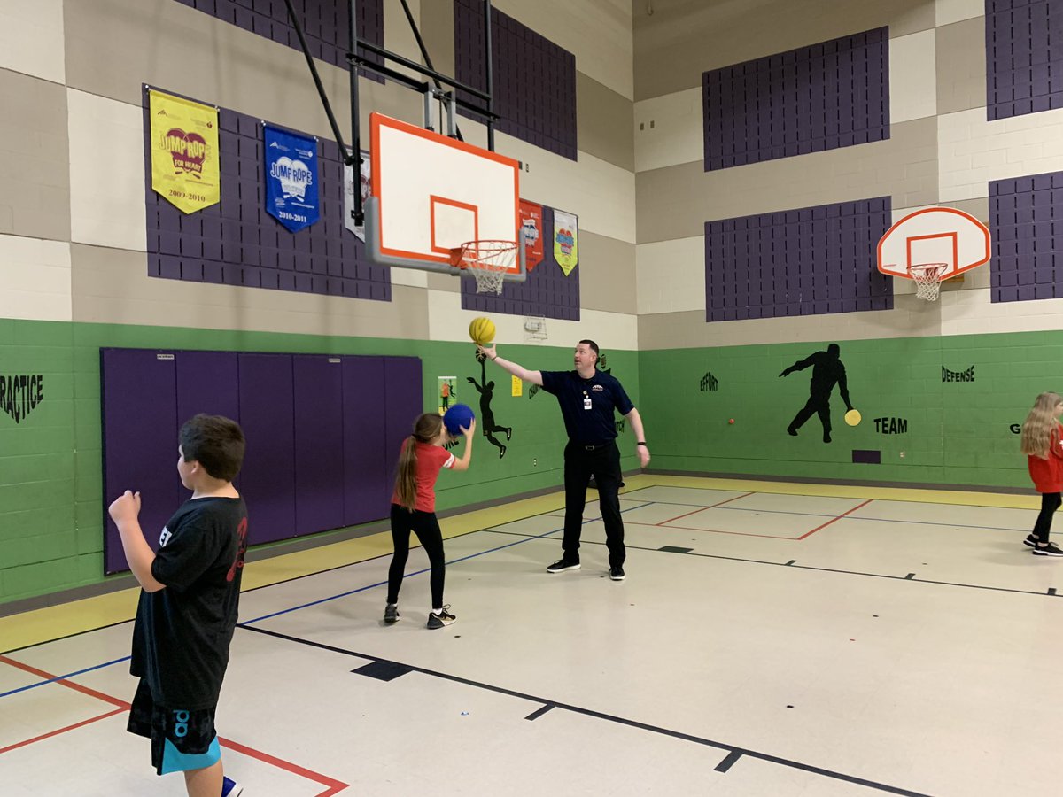 MistrPE's tweet photo. Season might be over but @WakelandHoops showing the kiddos how to dominate at Knockout 🏀 #KnockoutChamp #DistrictChamps @WakelandHS https://t.co/z849LCKMe2