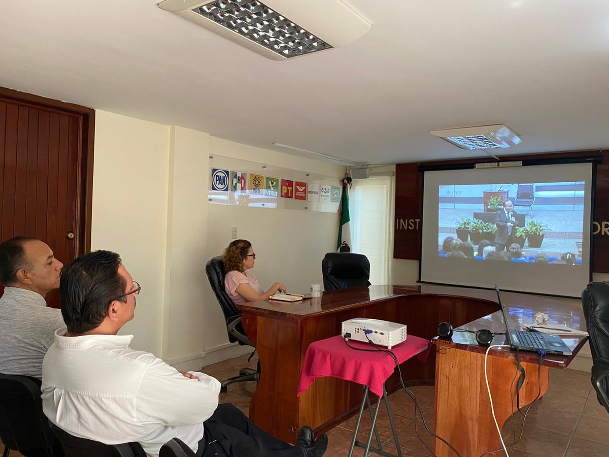 INE_Oaxaca's tweet photo. 🔊La 01 Junta Distrital Ejecutiva, San Juan Bautista Tuxtepec, toma curso de sensibilización para el cumplimiento de la Ley General de Archivos. ✍🏼✍🏼 @DKaren07 #Tuxtepec #Oaxaca #INE @INE_Oaxaca https://t.co/V7lib6NjUF