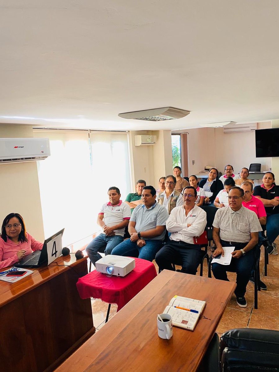 INE_Oaxaca's tweet photo. 🔊La 01 Junta Distrital Ejecutiva, San Juan Bautista Tuxtepec, toma curso de sensibilización para el cumplimiento de la Ley General de Archivos. ✍🏼✍🏼 @DKaren07 #Tuxtepec #Oaxaca #INE @INE_Oaxaca https://t.co/V7lib6NjUF
