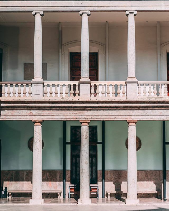 Pillar symmetry
-
-
-
#accidentallywesanderson #architecturelovers #cityscape #design #archdaily #officebuildings #archimasters #harmonyoflight #sky_high_architecture #architecturephotography #architexture #lookingup #composition #perspective #minimal #s… instagram.com/p/B9R0osHhyPc/