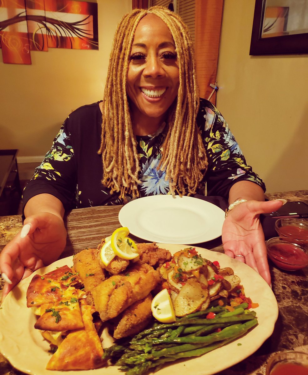 ChefDamianSmit1's tweet photo. Homefries, Porgy fillet, sauteed asparagus, and toasted pita bites.👨🏾‍🍳🍽🥂 https://t.co/nGvn0vgImU