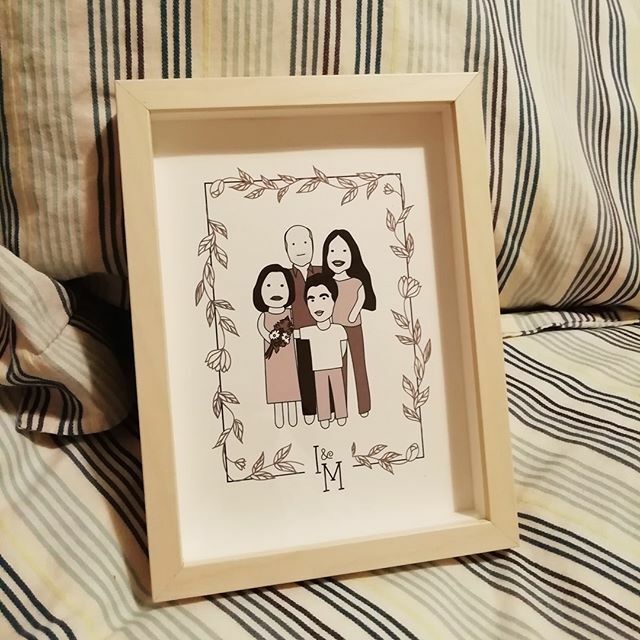 freeasabirdsign's tweet photo. Otra #familia que se une al mundo de @freeasabirdesign 👏🏻👏🏻👏🏻 Espero que les gustase su #regalo

#regalapersonalidad #regalopersonalizado #regalooriginal #presumedefamilia #family #retrato #retratodefamilia #dibujo #ilustracion #freething #befree #freeas… https://t.co/ZhvvHpBzaQ https://t.co/RdESKiDRlj
