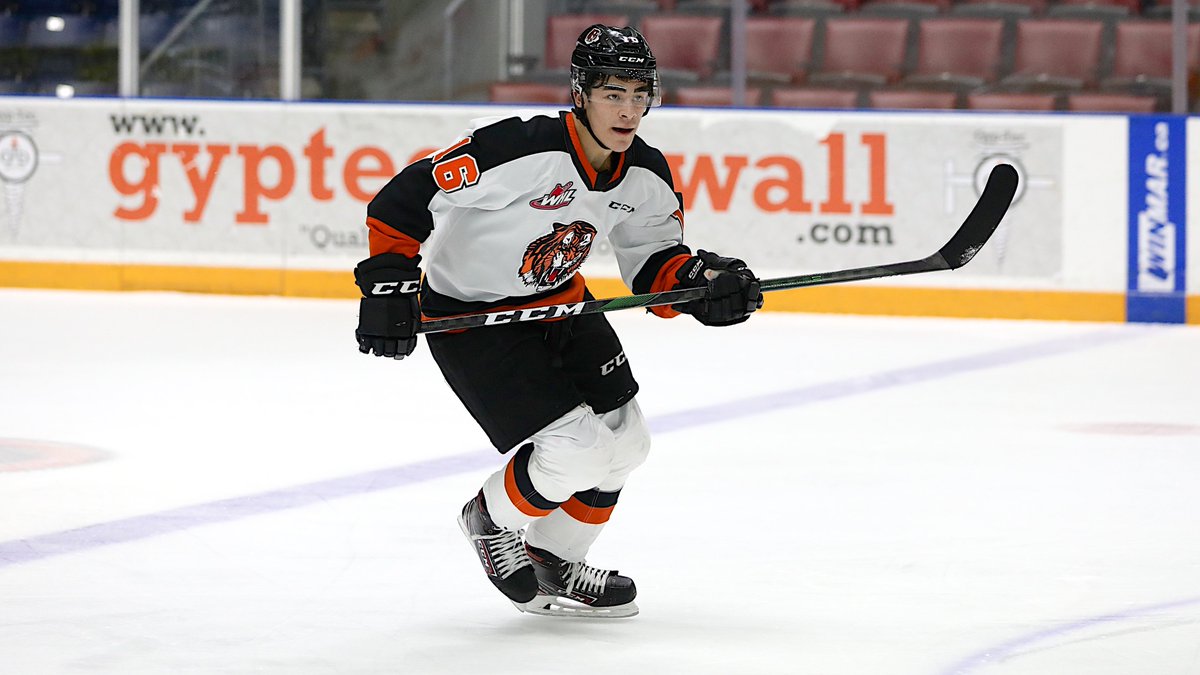 tigershockey's tweet photo. Don't forget to stop by the @MHHockeyHounds booth at tonight's game to get your tickets for a chance to win an autographed Corson Hopwo jersey!!
#medhat #50yearsofTigers #MHvsSC https://t.co/OcSeQpYB0S
