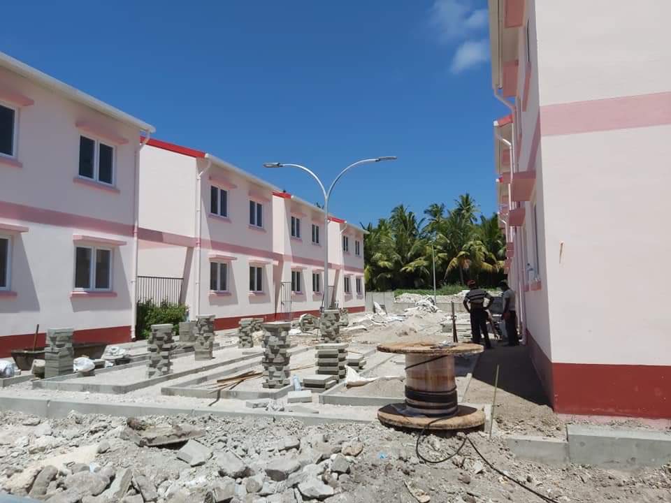MIHUDmv's tweet photo. ފުވައްމުލަކުގައި އިމާރާތްކޮށްފައިވާ ފްލެޓު ސަރަހައްދުގެ ލޭންޑްސްކޭޕް ހެދުމުގެ މަސައްކަތުގެ ތެރެއިން https://t.co/S8SSKglDqR