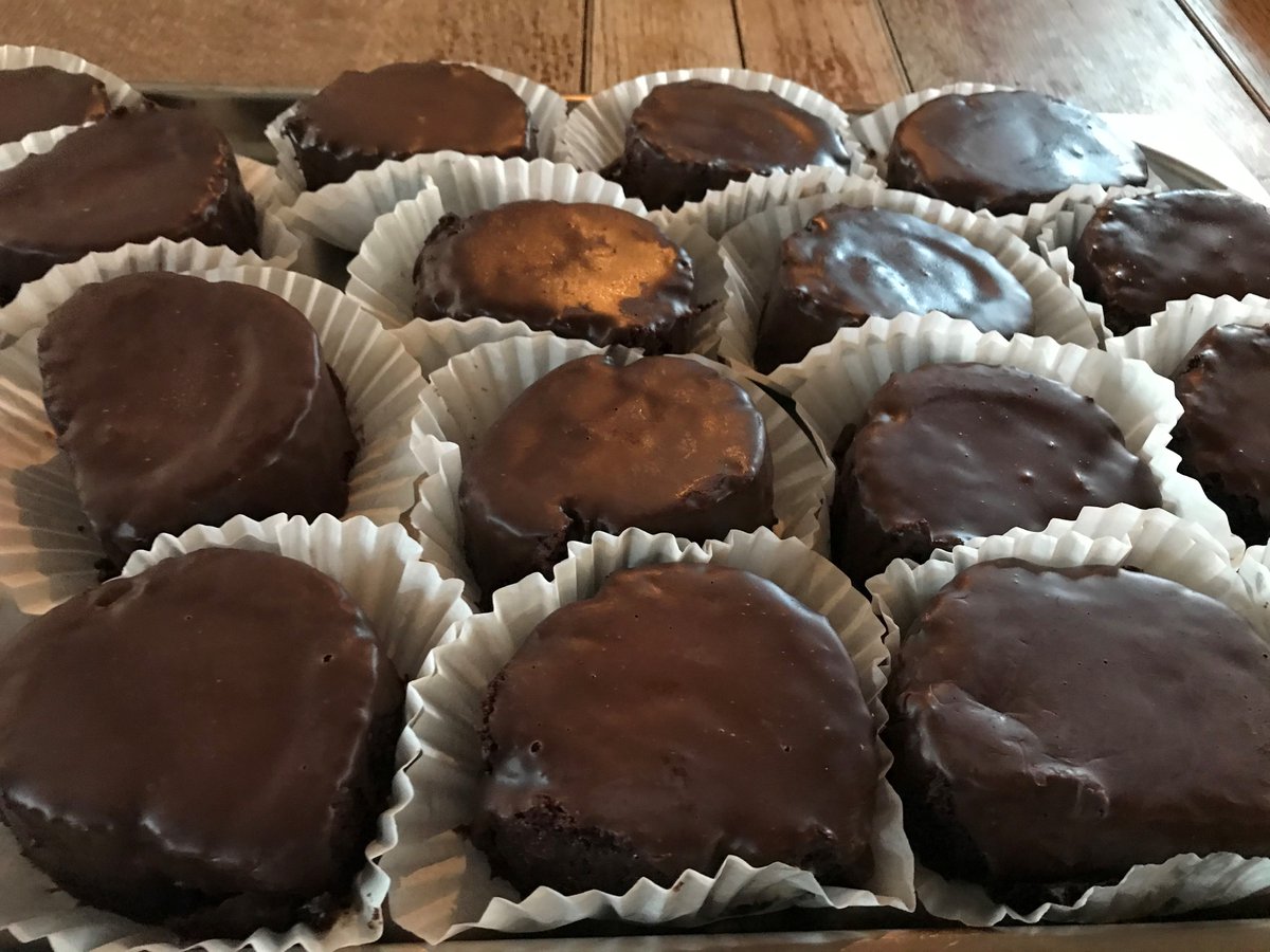 FulGdNeighbours's tweet photo. Thank you for another wonderful #SilverClub and hospitality @CaptainCookPub today and for the tasty cakes #AlbertSuites @LifeCareRes https://t.co/TuyT452Fiq https://t.co/tHZeQnw7qR