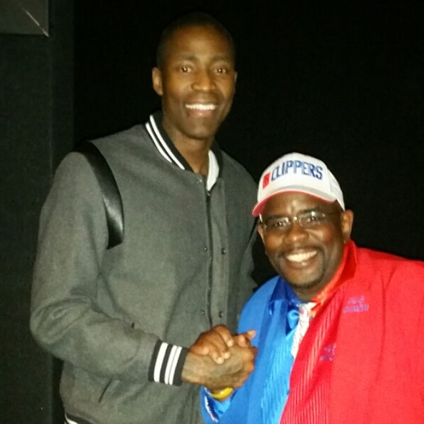 clipperdarrell's tweet photo. #POWERCOUPLETUESDAY @JCrossover and the @NBA ... It's Crazy to Me Why 3x 6th Man of the Year Jc Hasn't Recieved a Tryout for a Contending Playoff Team!!! .. IT'S MIND BOGGLING!!! .. Jamal is One of Thee Nicest Guys & Team Mate and Still GOT GAME!!! #LETSGO #FANTRUTH #CDCARES #PCT https://t.co/1qyRxefYaG