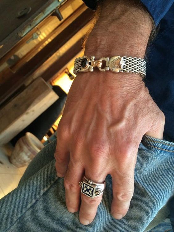 azaarshoping's tweet photo. men's jewelry style
https://t.co/6KzAqFzSDQ
------------------
#SuperTuesday #WithTheseHands #fashion #style https://t.co/mlyiJuZyhn