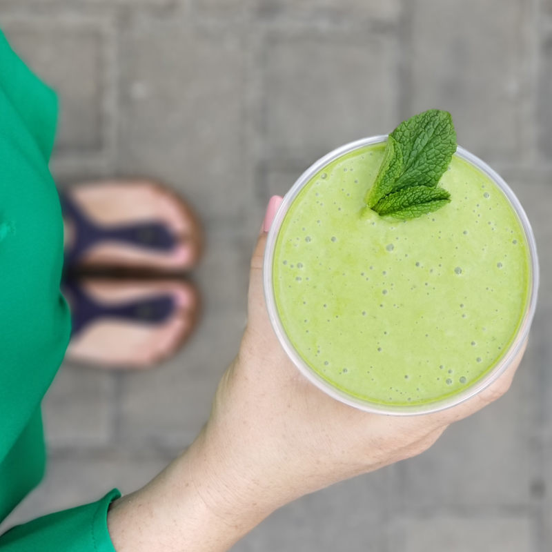 The Shamrock Smoothie is here for 🍀 MARCH 🍀⁣ Made fresh at the cafe with banana, coconut milk, yogurt, spinach, vanilla and mint! #rollinoats #rollinoatscafe #stpete #smoothie