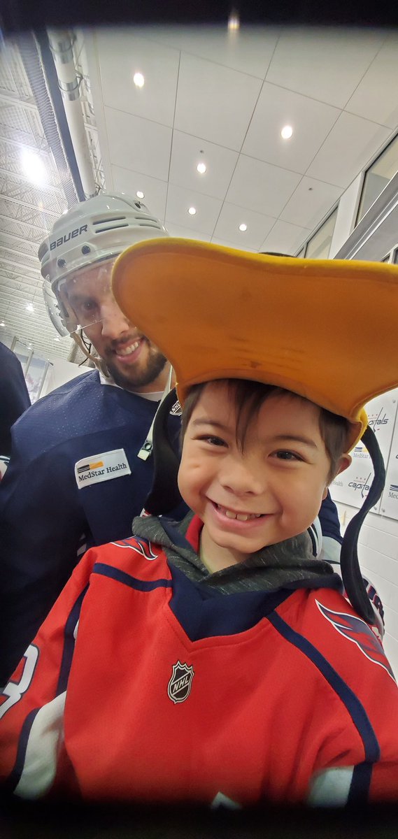 TheWuWu's tweet photo. Peek-a-boo from #Kempny &amp; #Dillion after #CapsPractice this morning.... #Defensemen https://t.co/TupIbFWlPX