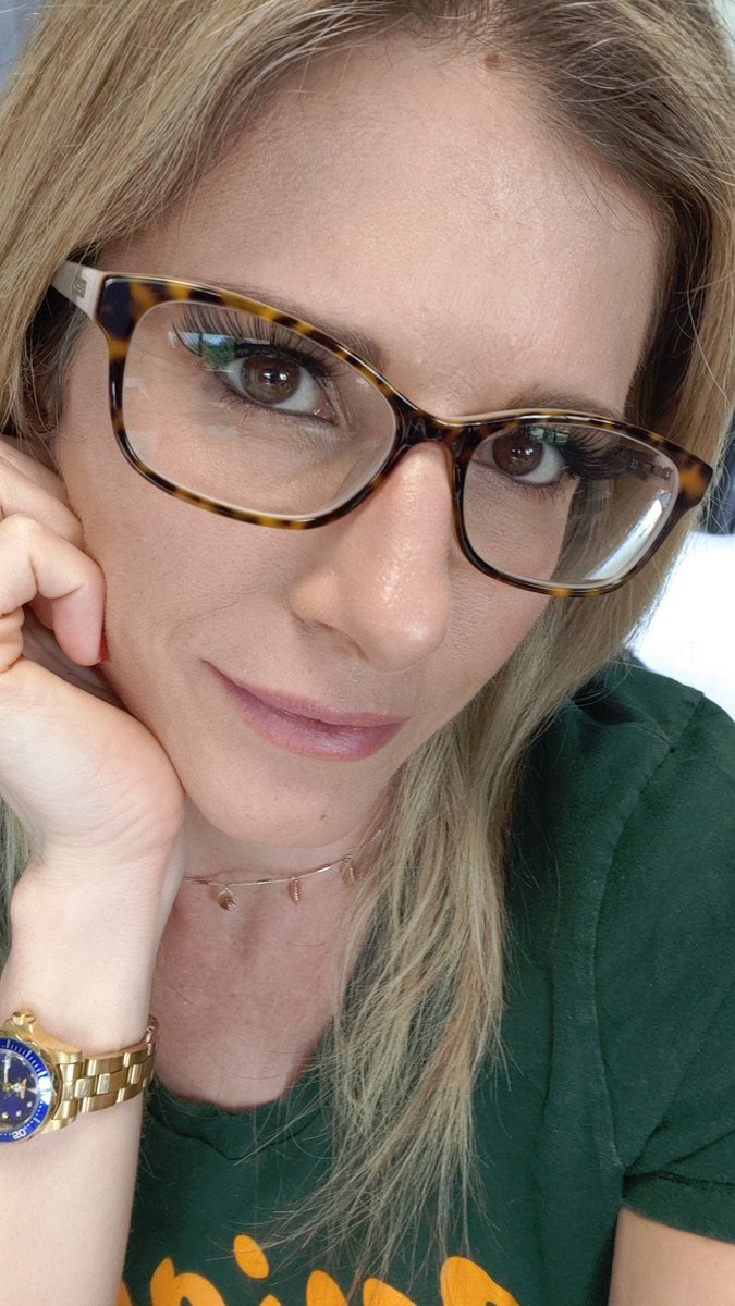 CoryChaseXXX's tweet photo. I am waiting to answer your messages on https://t.co/cdfokZXdjN i will also be shooting a lot of customs later today. https://t.co/qQrQ4Mf9o6