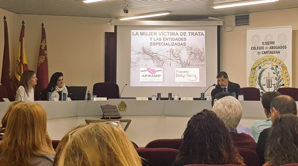 epjct's tweet photo. Ponencia "asistencia integral a las víctimas de los delitos de trata de seres humanos y entidades especializadas" con Dª. Juana Manzanares Oliva.
Coordinadora de @APRAMP Murcia  y Dª. Ángela López Vega.
Coordinadora de @hermanasoblatas Murcia. https://t.co/HJToRRcKM7