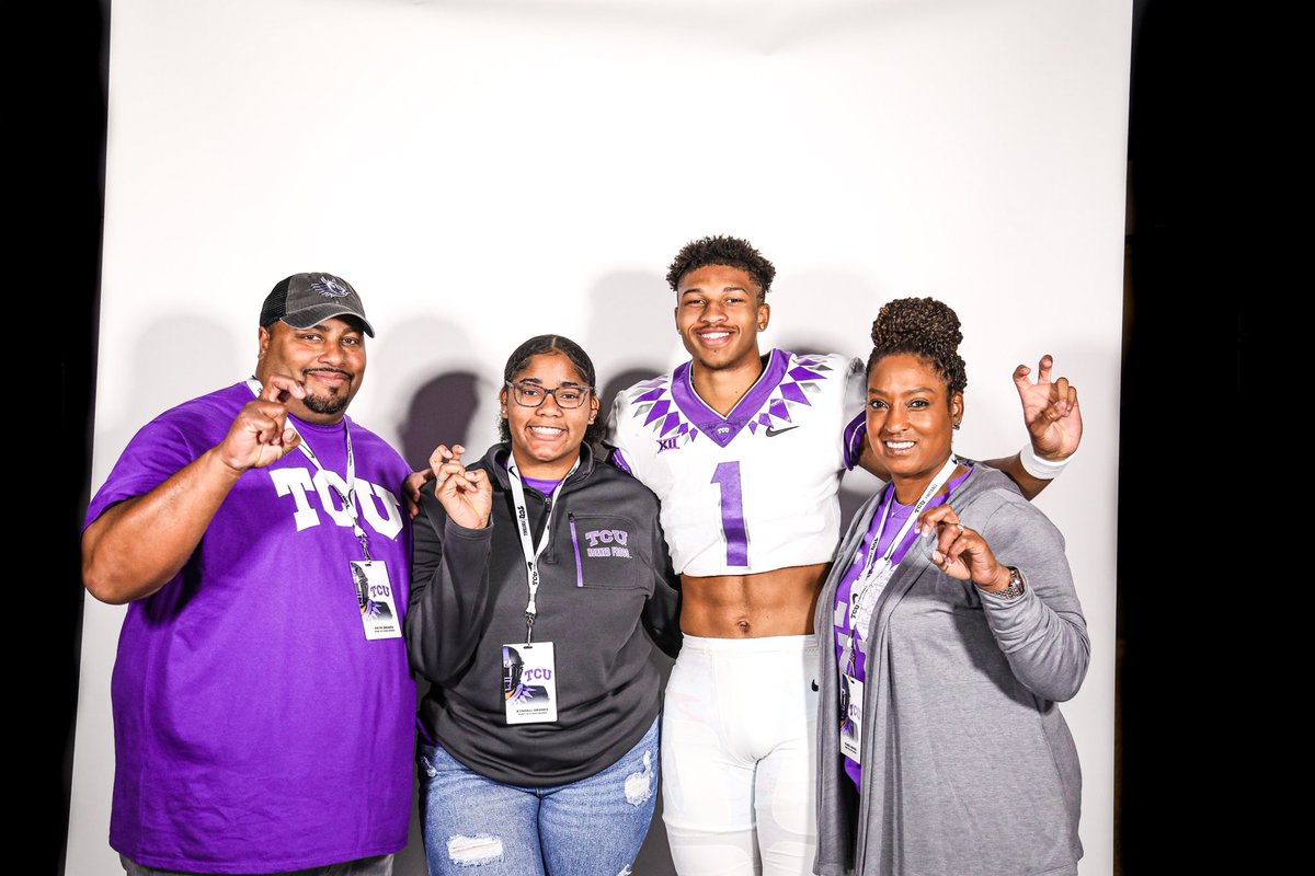 KyronDrones's tweet photo. Not like the rest of em, I’m a different one...💜 #GoFrogs https://t.co/f8TfKR4f2O