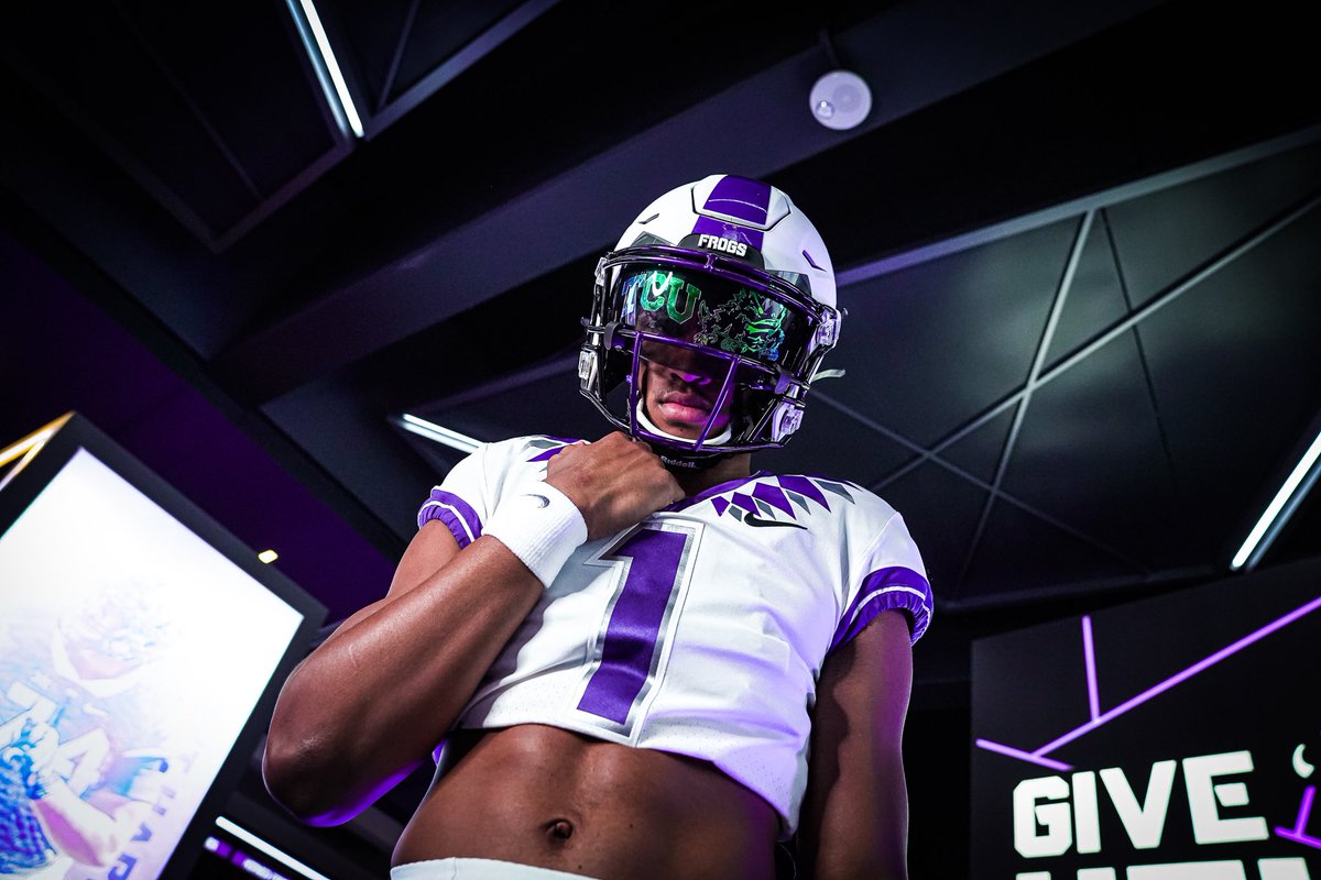 KyronDrones's tweet photo. Not like the rest of em, I’m a different one...💜 #GoFrogs https://t.co/f8TfKR4f2O