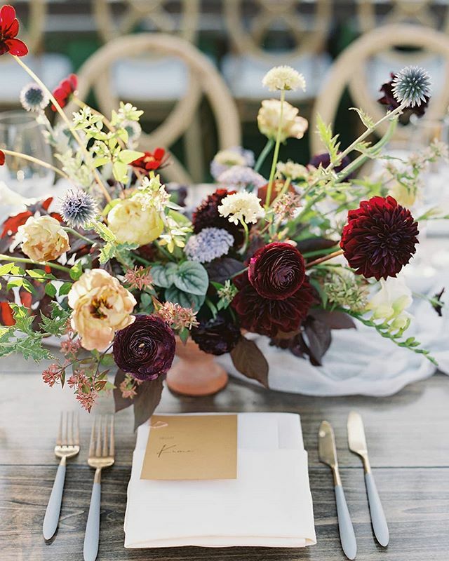 Loosely structured and full of gorgeous color.. what's not to love about these florals by <a href="/hawth/">Oliver</a>ornflowerstudio!
​ ​(Planner/Designer:<a href="/lrelyeaevents/">L'Relyea Events</a> | Venue: <a href="/stfranciswinery/">info@stfranciswinery.com</a> | Catering: @parkavenuecatering | Photography: <a href="/nathaliecheng/">Nathalie Cheng</a> | Florals: @hawth… ift.tt/2IeVEBH