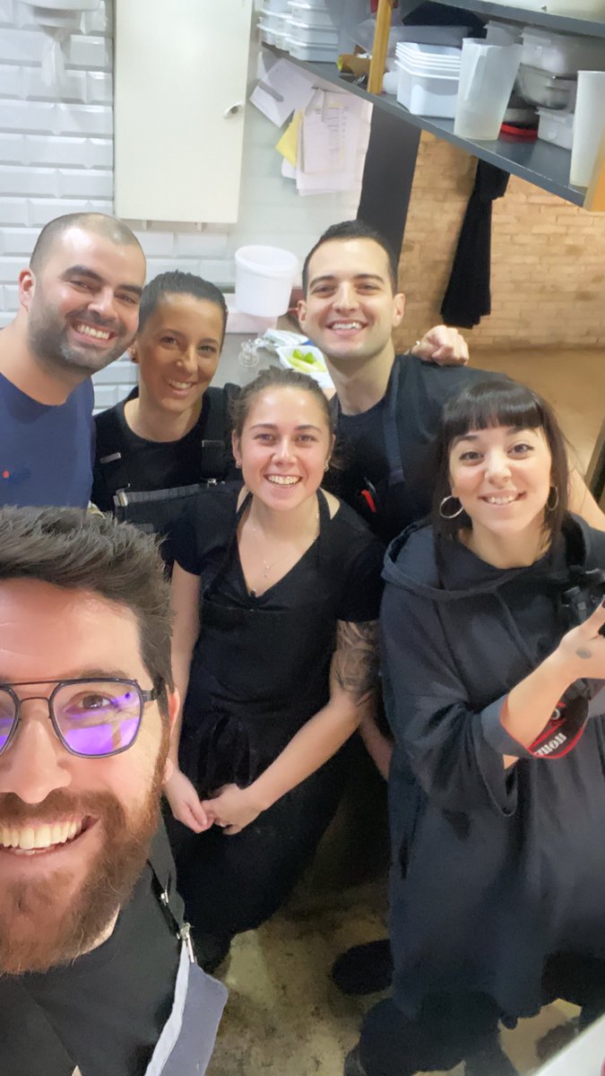 fierrovlc's tweet photo. Es un placer para nuestros chefs @carito_lou y @ger_carrizo poder compartir hoy los fogones de #FIERRO con @VascoCoelhoSant Gracias a todos los que habéis querido acercaros a probar el menú a 6 manos que hemos elaborado con el chef de Euskalduna Studio dentro del @VlcCulinary https://t.co/dFKYt6WIgT