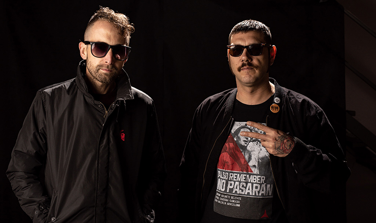 AU Agenda Urbana (@auagenda) on Twitter photo Con su disco "Comanchería", Los Chikos del Maíz se nos presentan menos puristas, abiertos a nuevos ritmos y colaboraciones como las de Ana Tijoux o La Charly de Machete En Boca. Hacen triplete en <a href="/MoonVLCOficial/">Moon Valencia</a>
del 5 al 7/3. ¡No pasarán! bit.ly/2woT1e0 Con su disco "Comanchería", Los Chikos del Maíz se nos presentan menos puristas, abiertos a nuevos ritmos y colaboraciones como las de Ana Tijoux o La Charly de Machete En Boca. Hacen triplete en <a href="/MoonVLCOficial/">Moon Valencia</a>
del 5 al 7/3. ¡No pasarán! bit.ly/2woT1e0