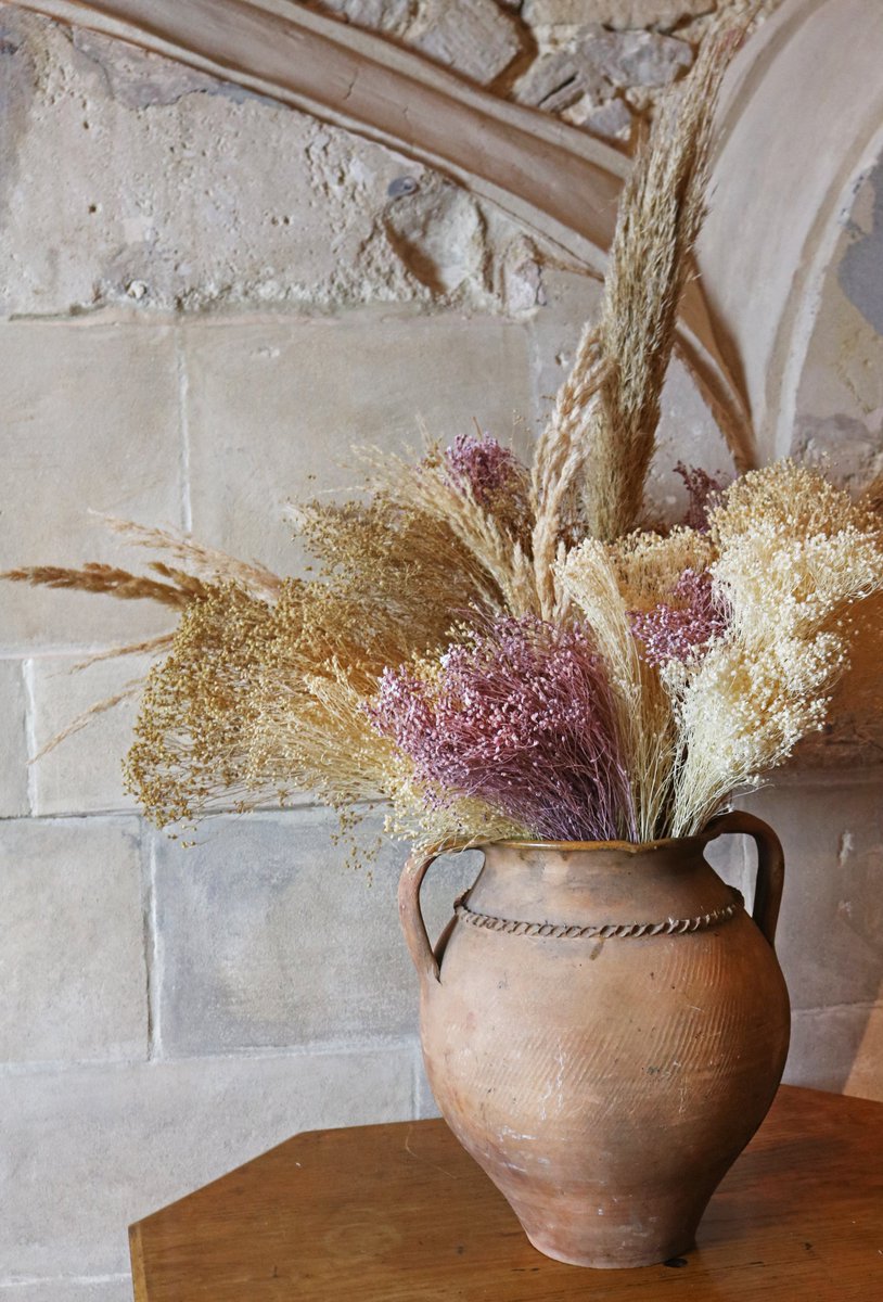 POTTERY &amp; PAMPAS // This unique Terracotta decorative two-handled pottery vase is perfect for a centrepiece for holding dried flowers. Visit our website amoderngrandtour.com #homeware #interiordesign #interiordesigner #interiors #interiordecorating #kitchen #home #homeware