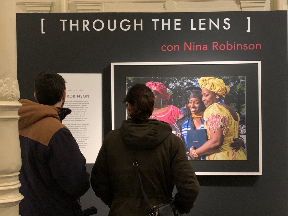 En el #PatioAndaluz reinan ahora más de 50 instantáneas seleccionadas por la fotoperiodista y comisaria Marisa Flórez, que muestran a la mujer afrontando sus vidas contra los límites impuestos.