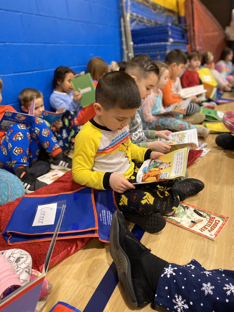 FSDVikings's tweet photo. Read Across America kick-off! #FSDkidsread https://t.co/KmNPlzew2l
