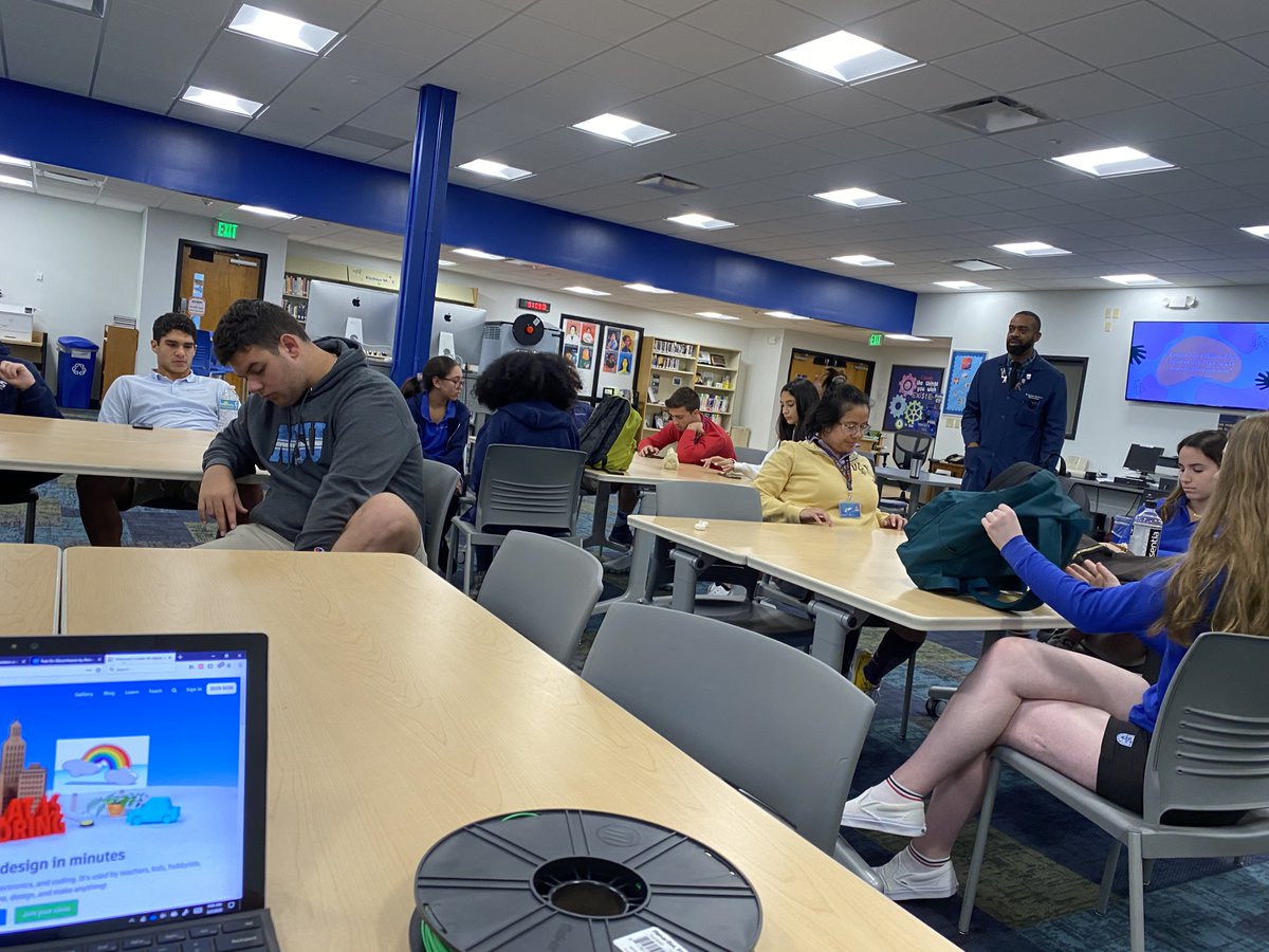 USchoolLMC's tweet photo. Mr. Q Physics classes in the US MC using our "IDEA HUB" to discuss how to use 3D printing, LED lights, and circuits to help them plan out there designs for their Theme park Challenge projects. #innovation #uschool https://t.co/LsN80jEYcF