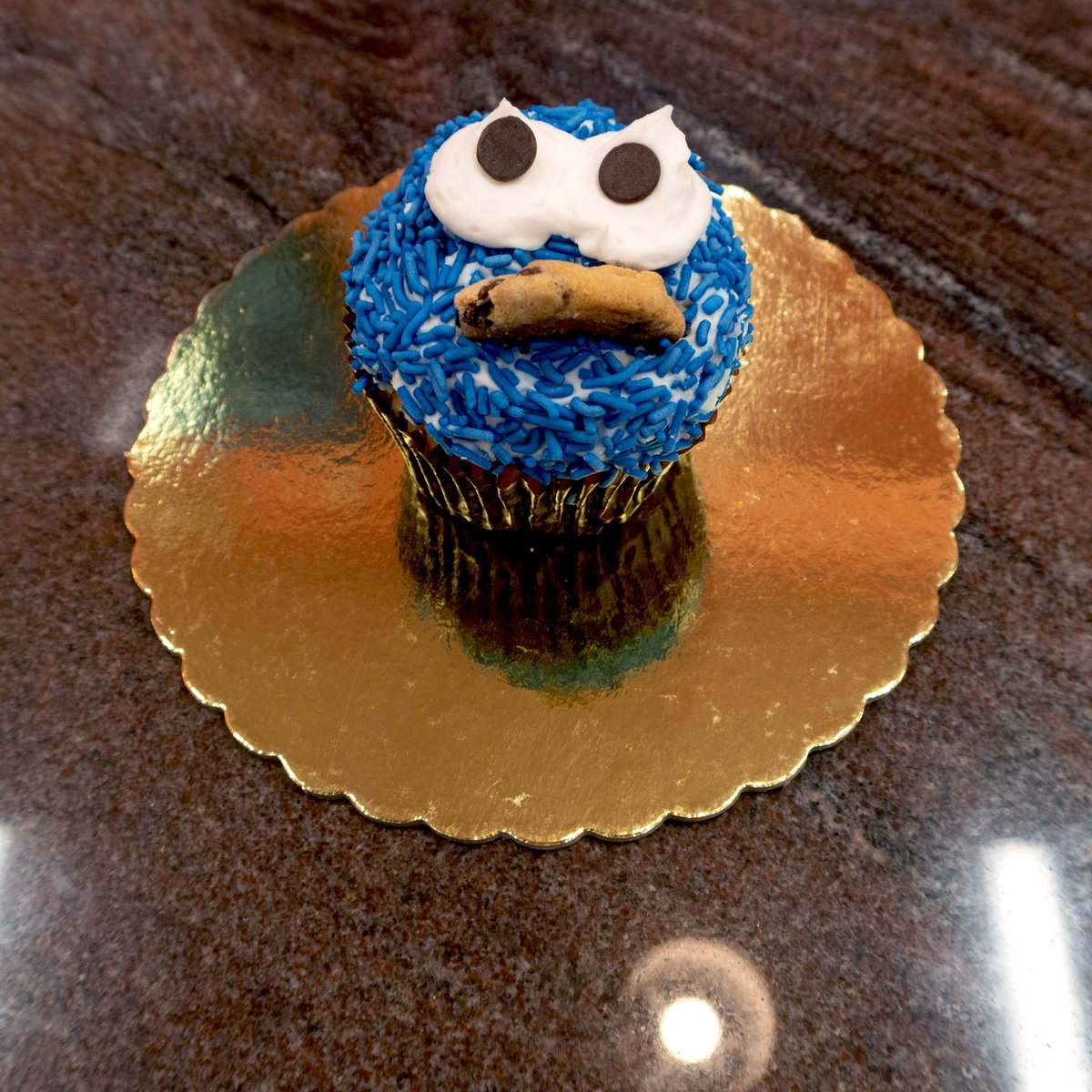 StationShops's tweet photo. Me no like cookies n e more, me prefer #CUPCAKES. @TiffanysBakryPA https://t.co/2JjhHF8dl1