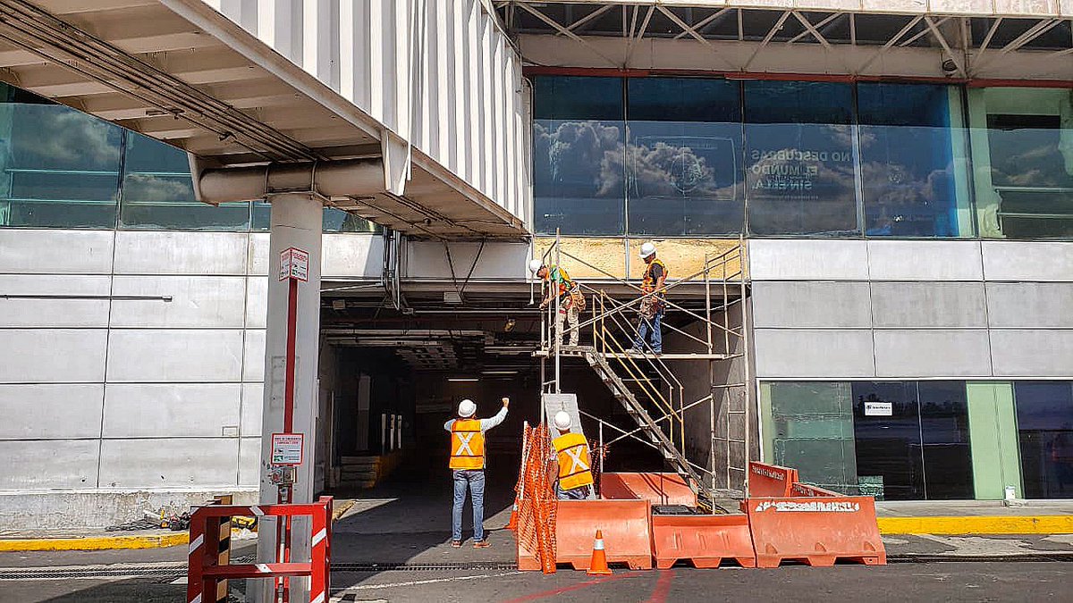 interurbana's tweet photo. Ya comenzamos obra en AEROPUERTO INTERNACIONAL DE GUADALAJARA
Aquí les compartimos el retiro de material existente en fachada, vista a la Plataforma de Operaciones.
-
#interurbana #Guadalajara https://t.co/VNMc89OUwU