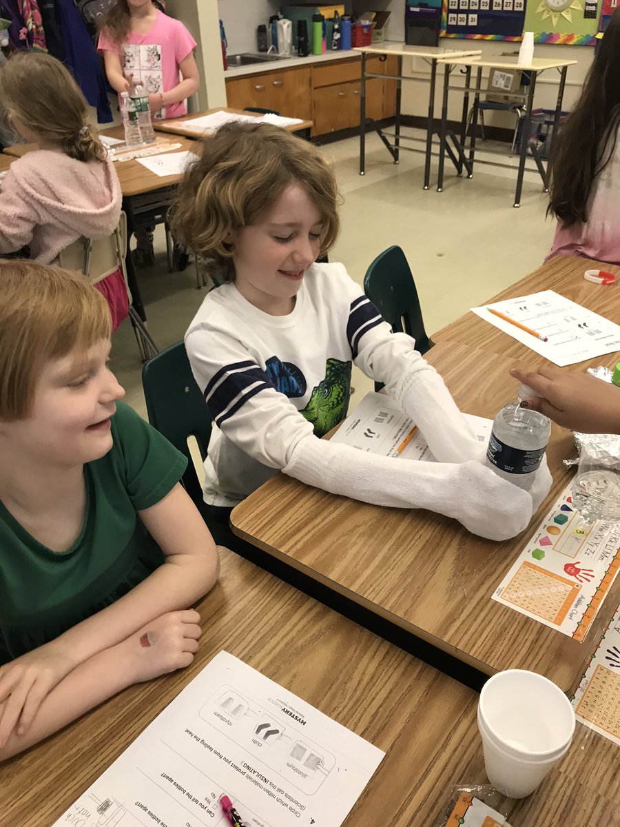 MrsBattgrade2's tweet photo. We are working on what materials are #insulating. Socks? Foil? Styrofoam?? @ChpsTweets @bret_es @MysterySci https://t.co/Op0IMwbIXE