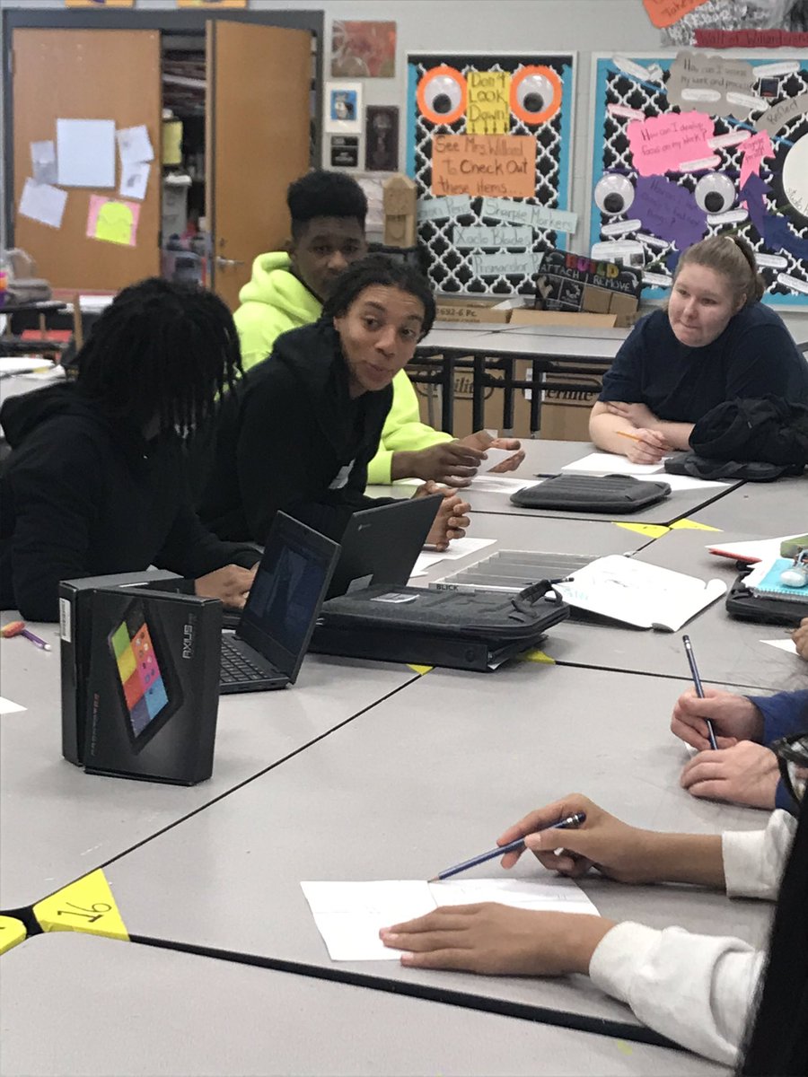 WattyWords's tweet photo. Grandview Visual Artist welcomes DeNeer Davis. She is working with our artist on several creative projects. Art is Identity and legacy. @JennySGriffin @GrandviewEagles @ https://t.co/iUn6FHgTJw