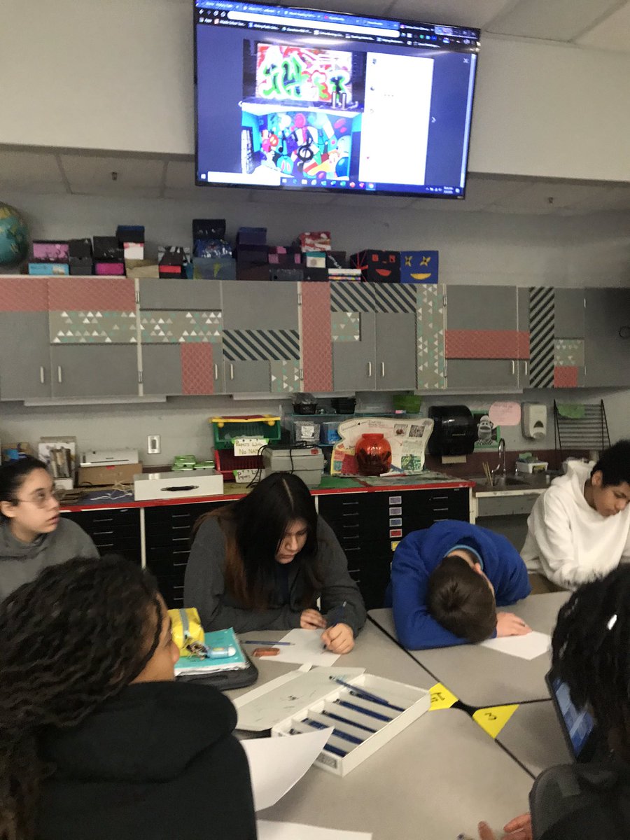 WattyWords's tweet photo. Grandview Visual Artist welcomes DeNeer Davis. She is working with our artist on several creative projects. Art is Identity and legacy. @JennySGriffin @GrandviewEagles @ https://t.co/iUn6FHgTJw