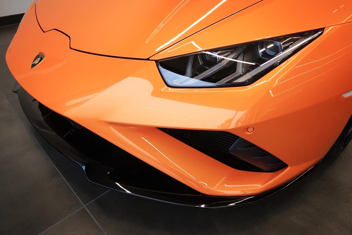 The characteristic Y-shaped headlights of the Huracán EVO RWD are integrated in the front splitter and follow the dynamic lines.

#Lamborghini #HuracanEVORWD #HuracanEVO #V10 #Supercar #LamborghiniBristol