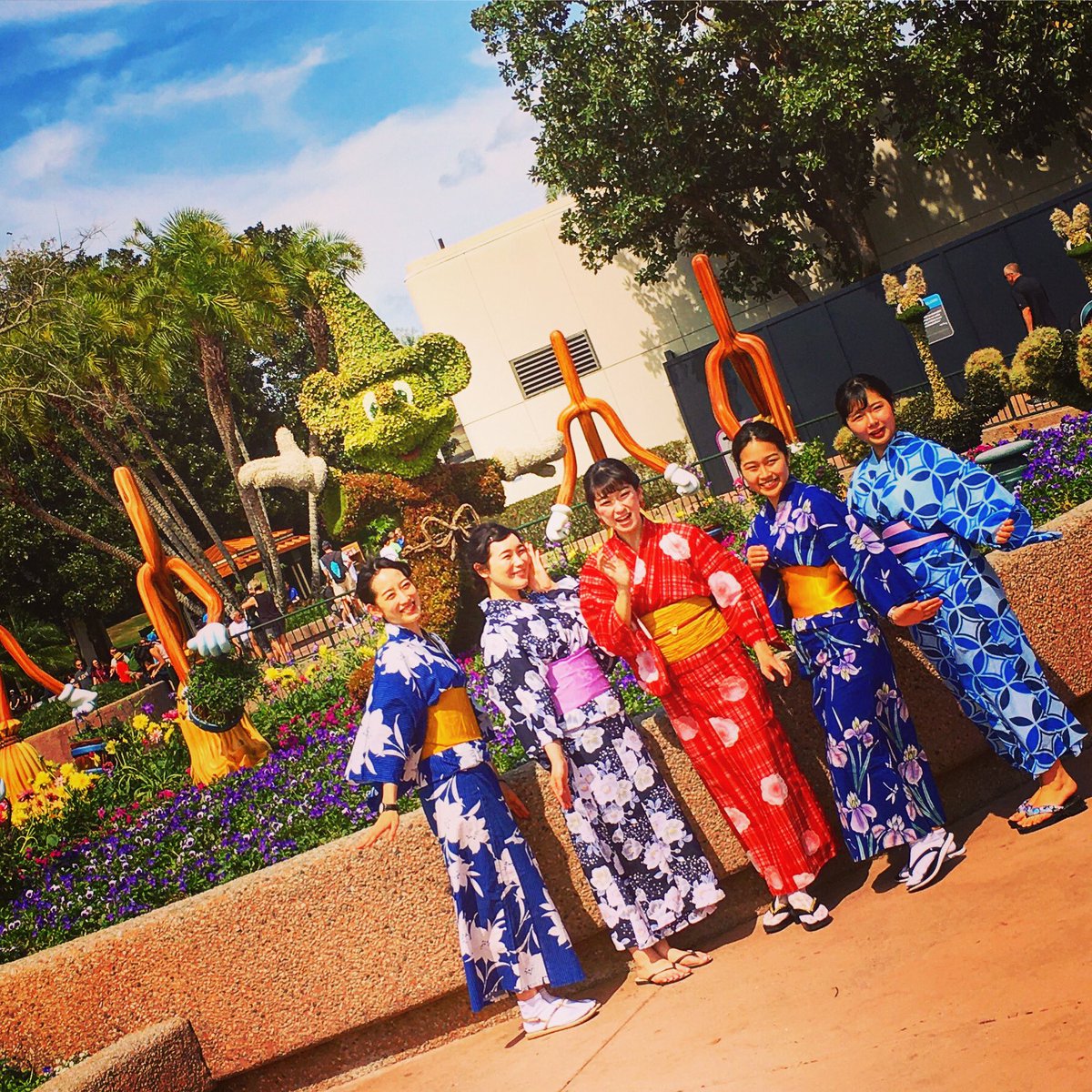 I just came across the cutest photo shoot! These are guests, not Disney Cast Members. It’s stuff like this that makes EPCOT my favourite theme park in the world.
.
#wdw #waltdisneyworld #disneyworld #disney #epcot #epcotcenter #partofyourstory #puremagicvacations #puremagicaydin