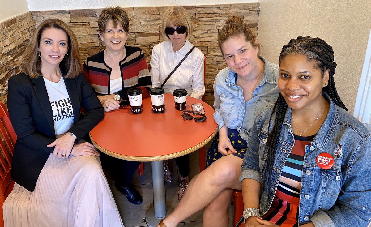shannonrwatts's tweet photo. Breakfast with @MomsDemand volunteers before the @altsummit in Palm Springs. 💯 

#altsummit #altsummit2020 https://t.co/v1XSOO85Wk